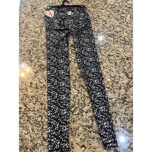 Lululemon leggings size 4 full length wunder under